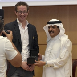 Alfaisal President HE Dr Mohamed Alhayaza presents a souvenir to KFIP winner Prof. Joris Veltman