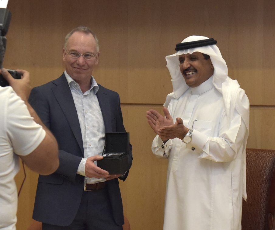 Alfaisal President HE Dr Mohamed Alhayaza presents a souvenir to KFIP winner Prof.Han Brunner